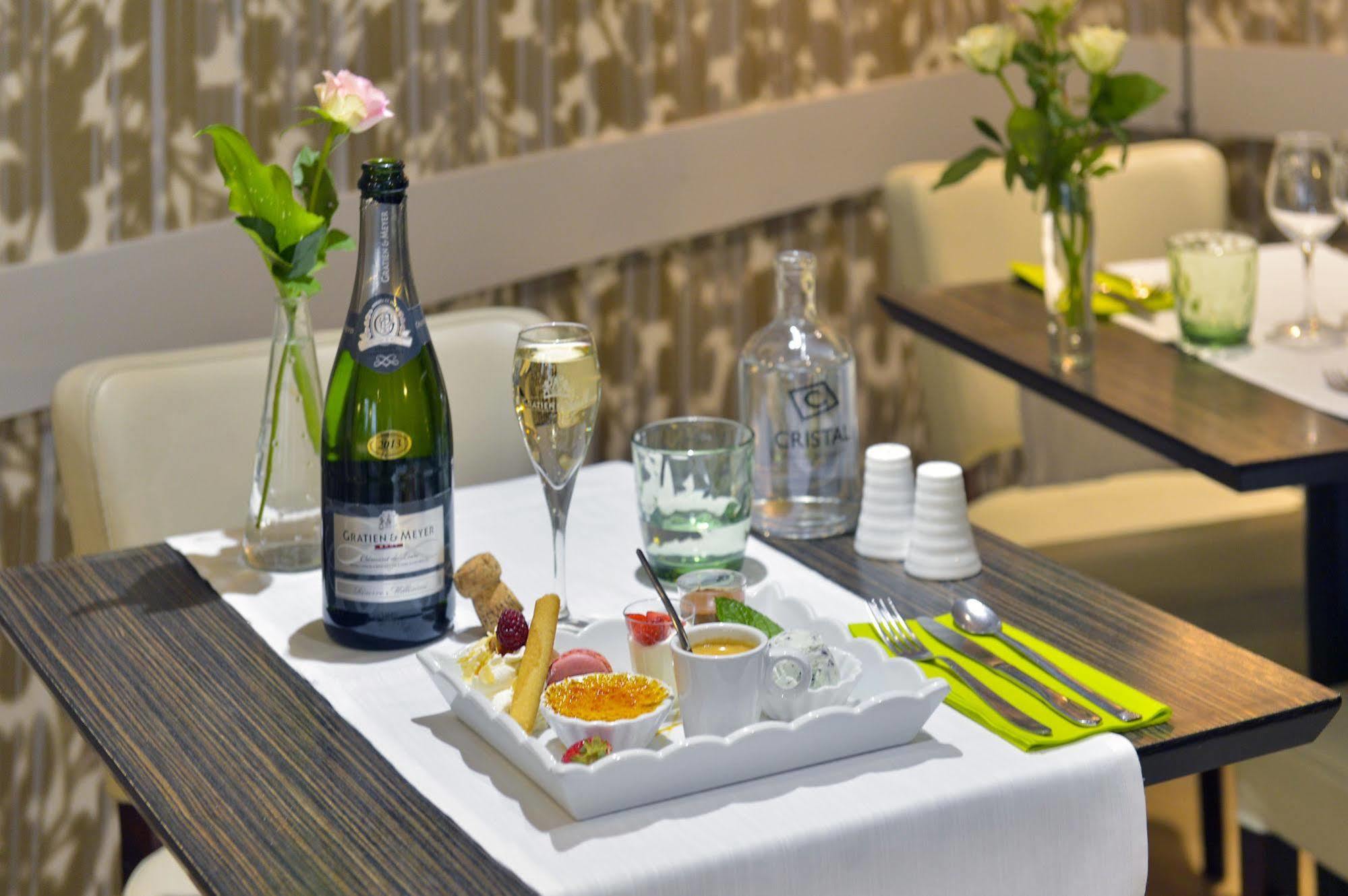 Cristal Hotel Restaurant - Logis Hotels Saumur Exterior foto