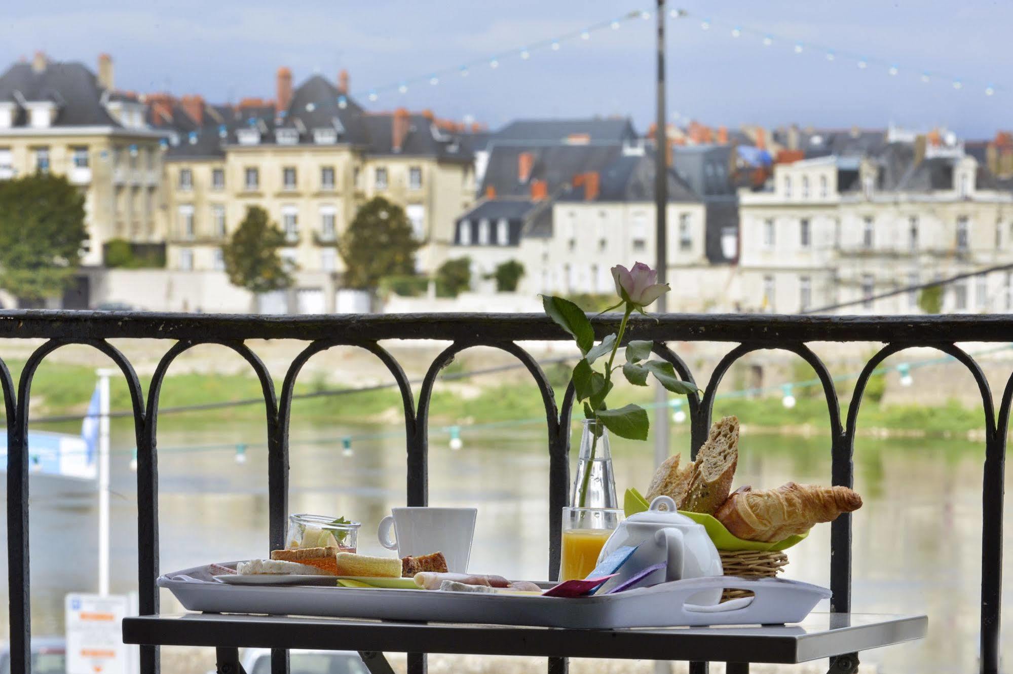 Cristal Hotel Restaurant - Logis Hotels Saumur Exterior foto